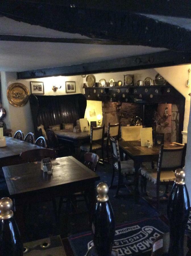 Bear Inn - Bisley Bisley  Экстерьер фото