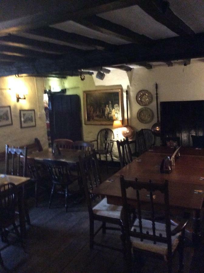 Bear Inn - Bisley Bisley  Экстерьер фото